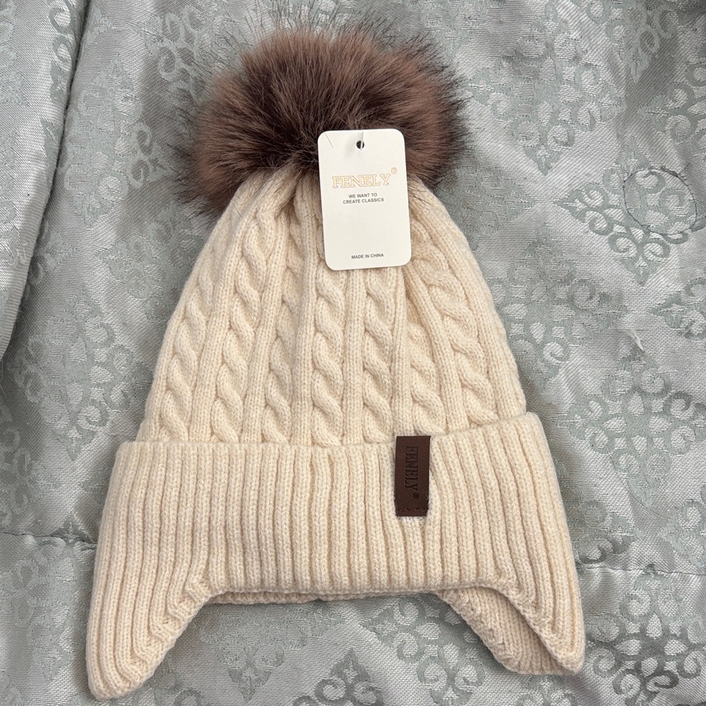 Beonly Cream Cable Knit Pom-Pom Hat